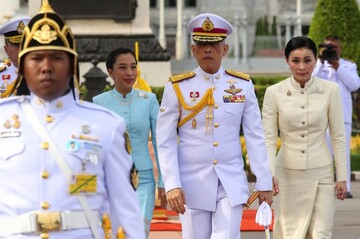 Король Таїланду одружився з генералом та генерал-майором, але щось в родині двоєженця пішло не так