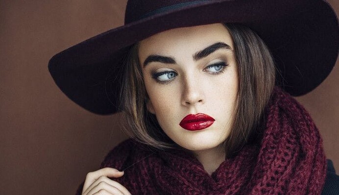 12 модних шапок на прохолодну осінь: що надіти до пальто і курточки