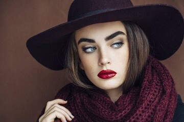 12 модних шапок на прохолодну осінь: що надіти до пальто і курточки