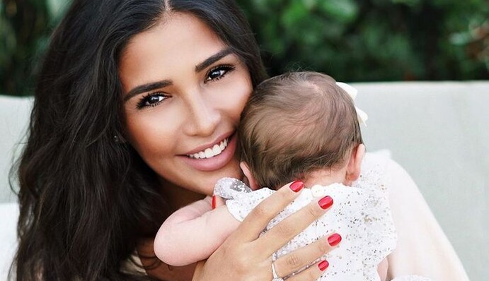 Любовь в чистом виде: украинская певица показала нежное фото с новорожденной дочерью