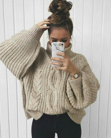 Стильний і теплий оверсайз: 10 модних светрів на прохолодну осінь