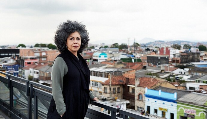 Колумбийская художница получила самую большую премию в области современного искусства: кто она