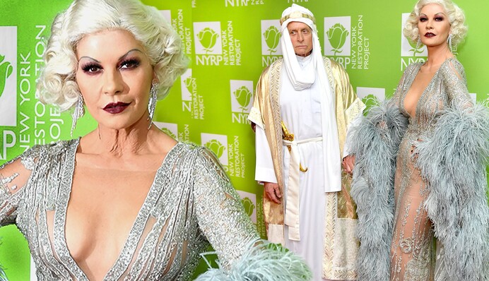 Голливудская дива и бедуин: Кэтрин Зета-Джонс и Майкл Дуглас восхитили нарядами на Хэллоуин