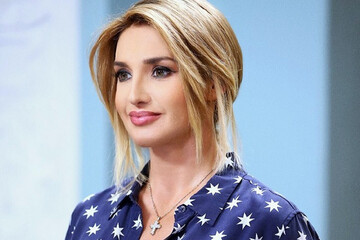 Оксана Марченко показала розкішну домашню кухню з позолотою: відео