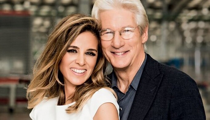 СМИ сообщили о беременности молодой супруги 70-летнего Ричарда Гира