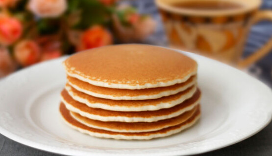 Готуємо вдома ароматні панкейки на молоці: простий рецепт і поради