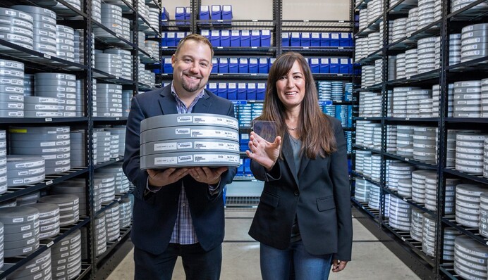 Может храниться сотни лет: в Microsoft фильм 