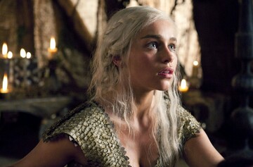 Схилила коліно: Емілія Кларк розповіла про незручну зустріч із принцом Вільямом