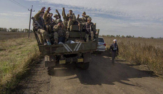 Крок до миру: Київ готується до розведення сил на тлі смертельного обстрілу