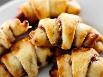 Домашні рогалики з начинкою: простий рецепт улюбленого десерту до чаю