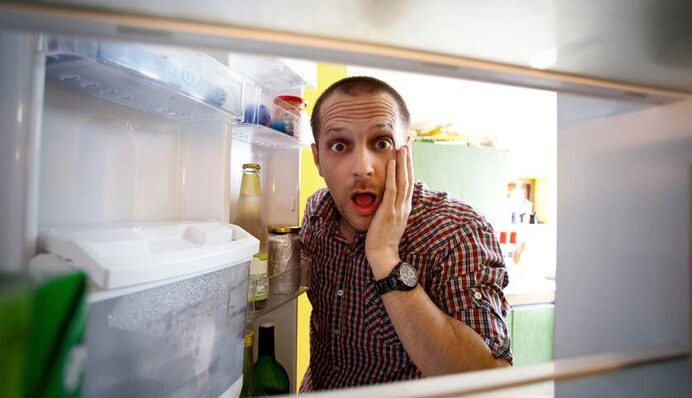 Внуки открыли холодильник умершей бабушки и обеспечили себе жизнь на годы - и дело не в запасах еды