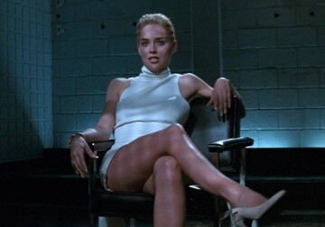 61-річна Шерон Стоун повторила знамениту сцену з 