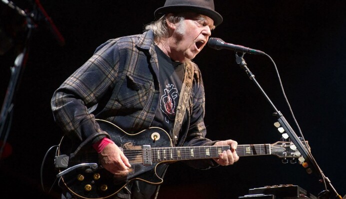 Известному рок-музыканту отказали в гражданстве США из-за любви к марихуане