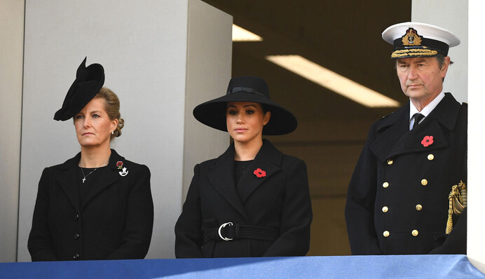 Меган Маркл не взяли в компанію до Єлизавети II та Кейт Міддлтон на важливій церемонії, і ось чому