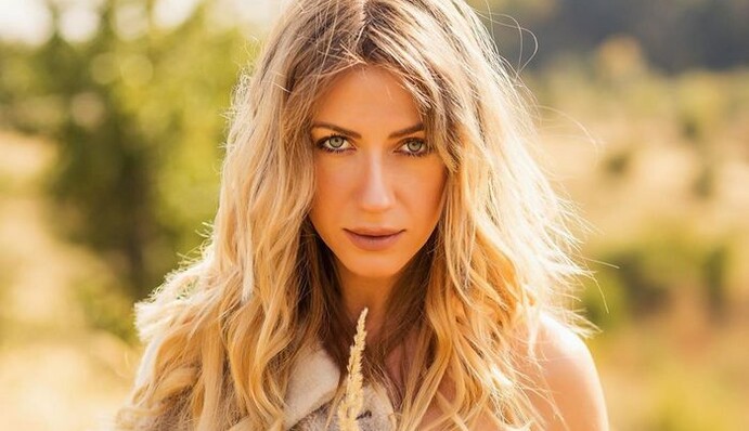 Все болит: Леся Никитюк показала синяки после падений на съемках