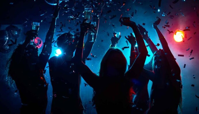 Девушка родила на танцполе ночного клуба - теперь у малыша есть большое преимущество перед его клиентами