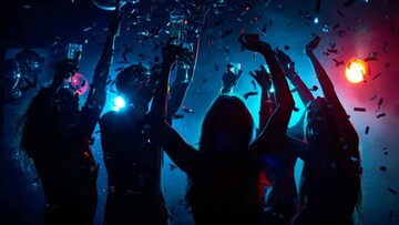 Дівчина народила на танцполі нічного клубу - тепер у малюка є велика перевага перед його клієнтами