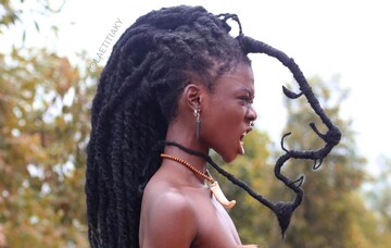 Бюстгальтер, навушники та фігури тварин - все це дівчина робить зі свого волосся: гортаємо Інстаграм дня