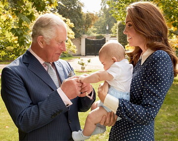 Королівська родина привітала принца Чарльза з днем народження зворушливими сімейними фото