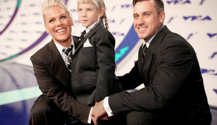 Певица Pink поставила карьеру на паузу ради семьи