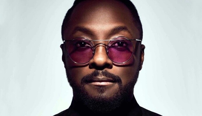 Фронтмен Black Eyed Peas обвинил агрессивную стюардессу в расизме