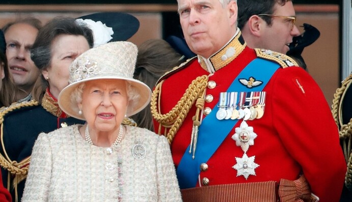 Сын королевы Елизаветы II дал скандальное интервью о дружбе с осужденным секс-преступником