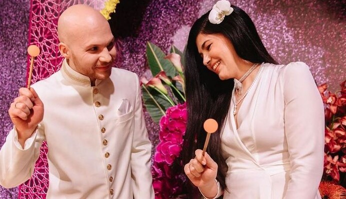 Украинский певец устроил громкую свадьбу в тайском стиле, пригласив звездных гостей: фото