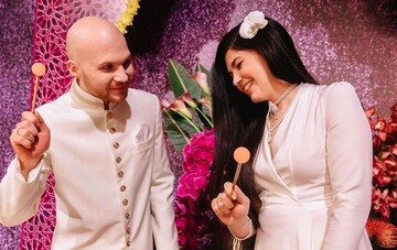 Український співак влаштував гучне весілля в тайському стилі, запросивши зіркових гостей: фото