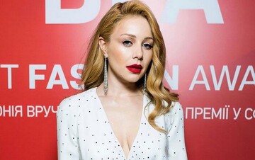 Тіна Кароль в сукні Louis Vuitton блиснула стрункими ногами: фото