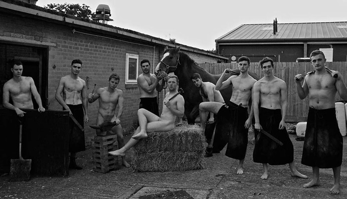 Обнаженные студенты-ветеринары снялись с овцами для календаря и разгневали веганов