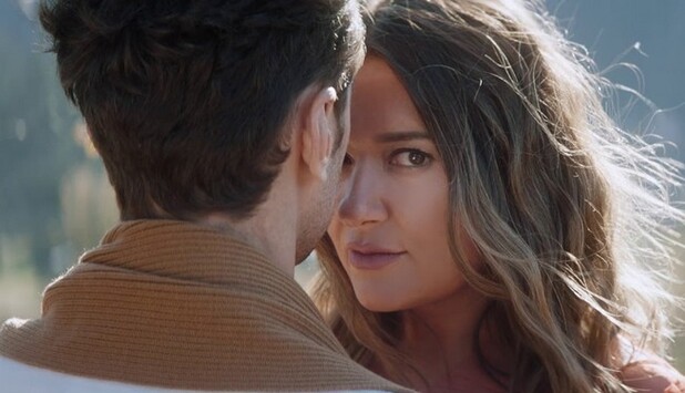 Влюбленная Могилевская выпустила клип с полуобнаженными парнями: видео