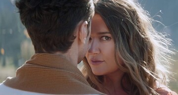 Закохана Могилевська випустила кліп з напівоголеними хлопцями: відео