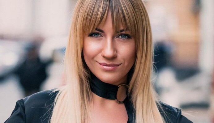 Леся Нікітюк блиснула фігурою в купальнику для реклами нового проекту