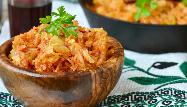 Класичний бігус з куркою і капустою: смачний рецепт для ситного столу