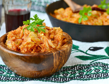 Класичний бігус з куркою і капустою: смачний рецепт для ситного столу