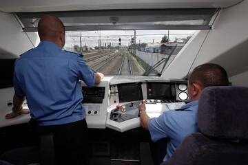 Машиністи замість юристів: як в Україні відродити робочі спеціальності