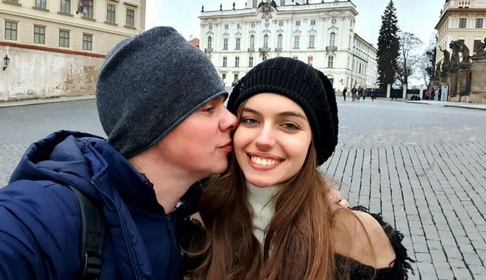 Молодая жена Комарова похвасталась романтическим сюрпризом от любимого: фото