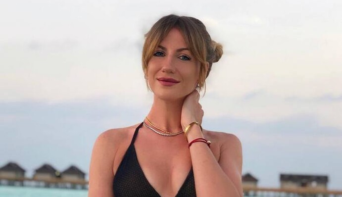 Леся Никитюк похвасталась загорелым телом в откровенном бикини