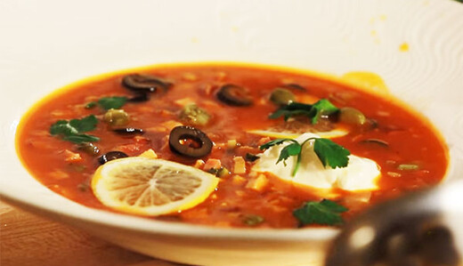 Ситна м'ясна солянка - покроковий рецепт відмінної страви