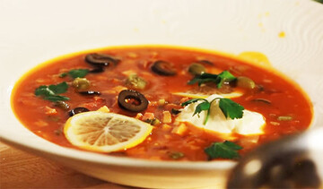 Ситна м'ясна солянка - покроковий рецепт відмінної страви