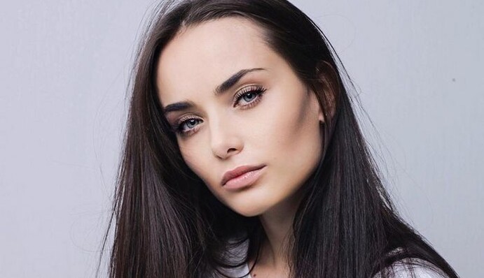 Не считала себя привлекательной: Ксения Мишина показала, какой была в детстве