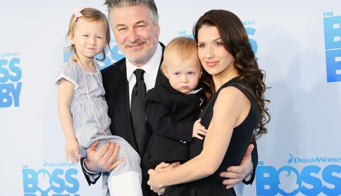 Дружину Алека Болдвіна зацькували в мережі після втрати дитини: вона дала критикам відсіч