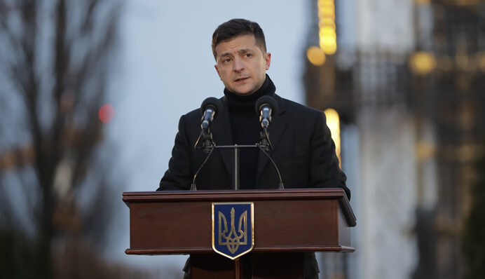 Новогодние отставки и борьба с Коломойским: как Зеленскому сохранить свое лицо