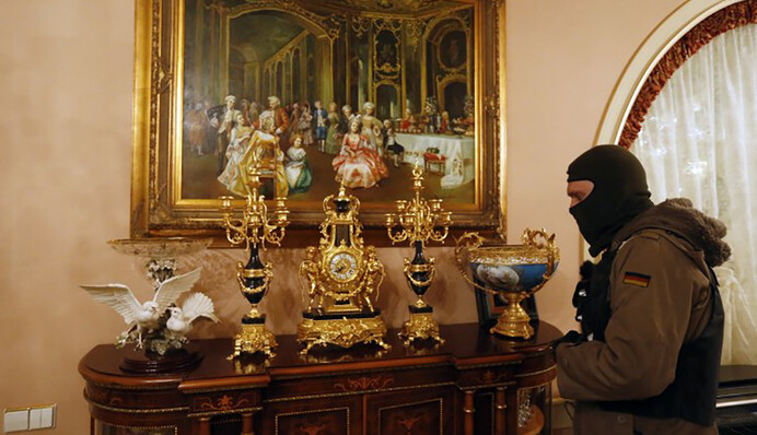 Переписати на маму не вийде: як в Україні будуть боротися з чиновниками на золотих Porsche