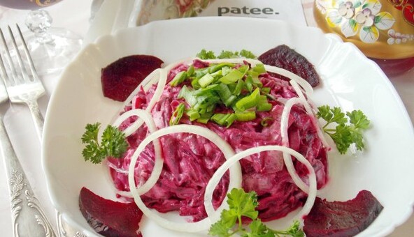 Полезные рецепты на Новый год: 3 вкусных салата помимо оливье