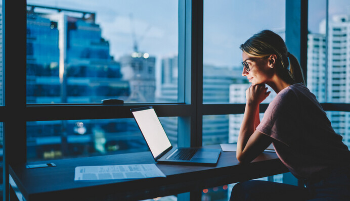 Женщина решила почитать отзыв о ресторане и узнала о тайном романе мужа