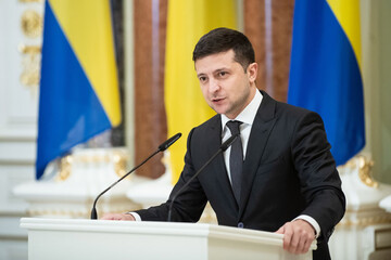 От анархии до диктатуры: четыре сценария для Зеленского