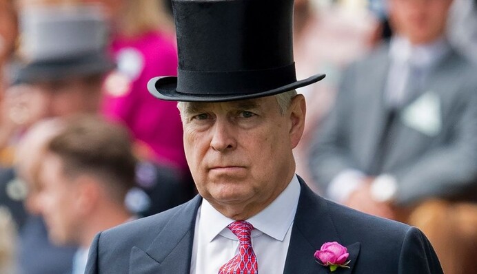 Обвинившая сына Елизаветы II женщина рассказала об 