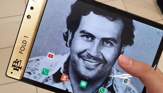 Брат Пабло Эскобара объявил войну Apple и выпустил гибкий смартфон, вот только это уже делали китайцы
