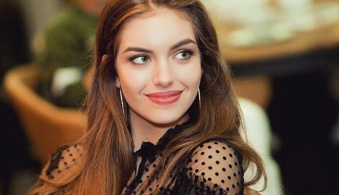 Молода дружина Комарова поділилася секретами своєї стрункої фігури